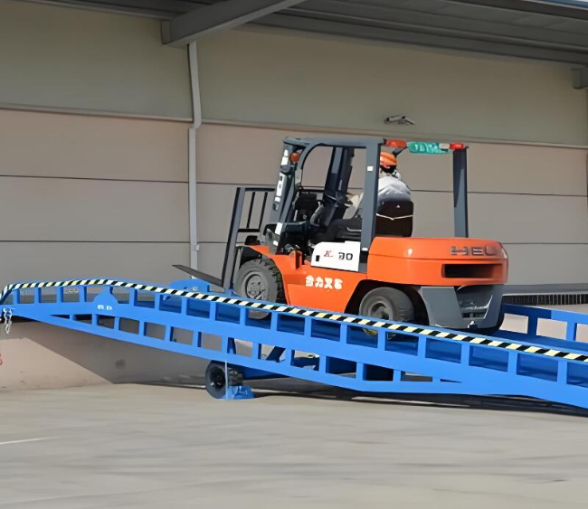 宝山移动式卸货平台（叉车用）